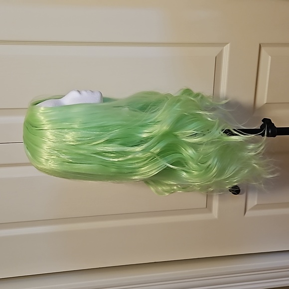 Fun lace front synthetic wig - Picture 3 of 8